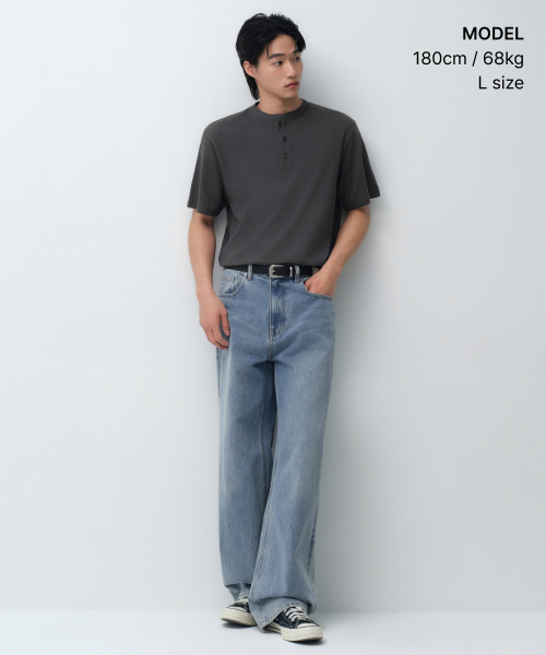 MUSINSA STANDARD（ムシンサスタンダード）の「ヘンリーネックTシャツ[ダークグレー]（Tシャツ/カットソー・メンズ・その他・SMALL/MEDIUM/LARGE/X-LARGE/2XL/3XL）」の2枚目の写真