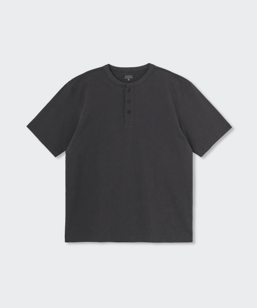 MUSINSA STANDARD（ムシンサスタンダード）の「ヘンリーネックTシャツ[ダークグレー]（Tシャツ/カットソー・メンズ・その他・SMALL/MEDIUM/LARGE/X-LARGE/2XL/3XL）」の5枚目の写真