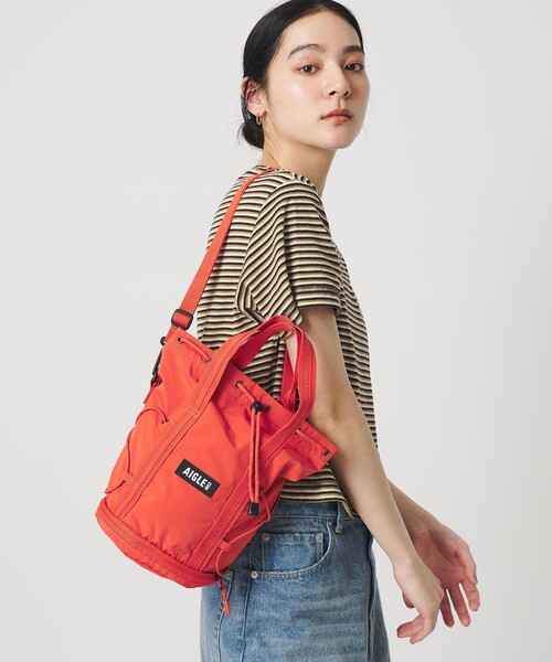 AIGLE(エーグル)の「<AIGLE>コンパクト 2WAY ドロストバッグ(ショルダーバッグ・レディース・ナチュラル/オレンジ・FREE)」の3枚目の写真