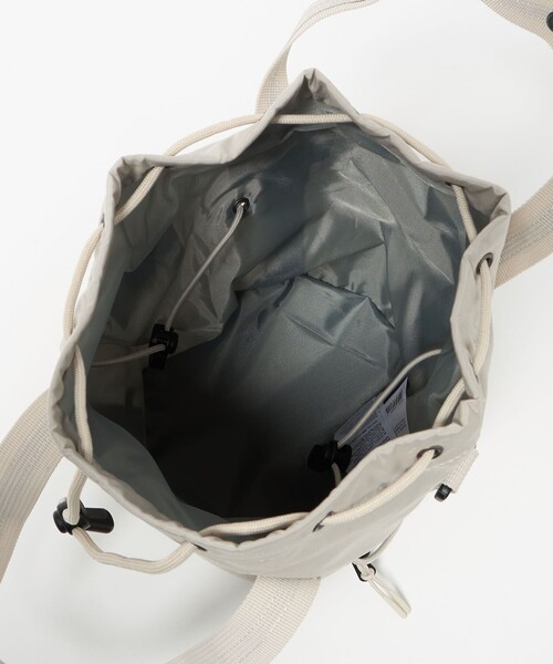 AIGLE(エーグル)の「<AIGLE>コンパクト 2WAY ドロストバッグ(ショルダーバッグ・レディース・ナチュラル/オレンジ・FREE)」の9枚目の写真