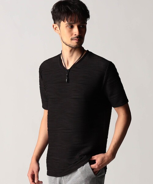NICOLE CLUB FOR MEN(ニコルクラブフォーメン)の「ウェーブタックジャカードVネック半袖プルオーバー(Tシャツ/カットソー・メンズ・ネイビー/ホワイト/ブルー/グレー/ブラック・L/XL/M)」の2枚目の写真