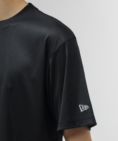 NEW ERA(ニューエラ)の「ニューエラ PA SS RASH TEE VERTICAL LOGO BLK(Tシャツ/カットソー・メンズ・ブラック・M/L/LL)」の6枚目の写真