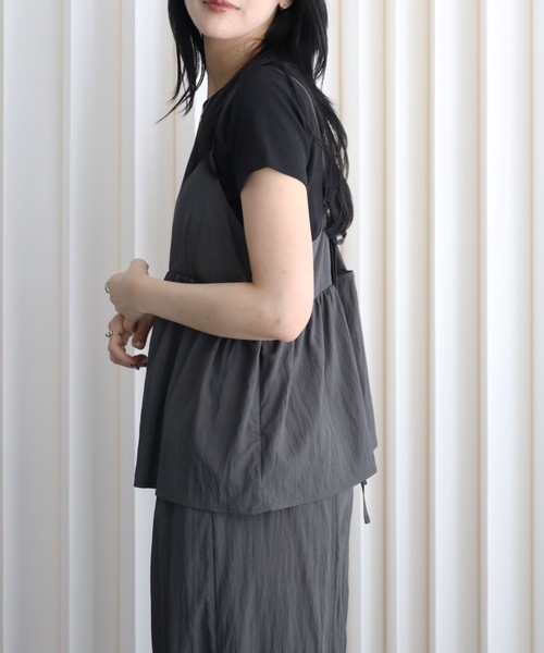 YENNA(イェンナ)の「フレアキャミビスチェ/ペプラムキャミ(キャミソール・レディース・ブラック/ブラウン/グレイッシュベージュ・FREE)」の9枚目の写真