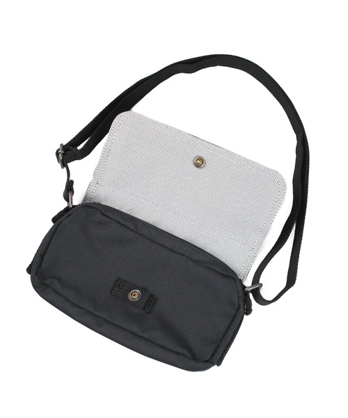 Carhartt(カーハート)の「【UT207】【Carhartt/カーハート】CROSS BODY HORIZONTAL BAG(ボディバッグ/ウエストポーチ・メンズ・ブラック/ブラウン・FREE)」の6枚目の写真