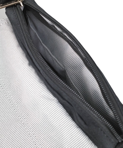 Carhartt(カーハート)の「【UT207】【Carhartt/カーハート】CROSS BODY HORIZONTAL BAG(ボディバッグ/ウエストポーチ・メンズ・ブラック/ブラウン・FREE)」の4枚目の写真