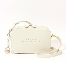 【Daniel Wellington】ゴールドチャーム付 ミニショルダーバッグ / きれいめ レザー調　DW02900005
