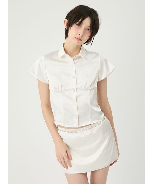 LILY BROWN(リリーブラウン)の「サテンパフスリーブシャツ(シャツ/ブラウス・レディース・チャコールグレー/アイボリー/ライトブルー・F)」の4枚目の写真