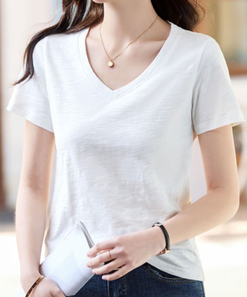 2ly2（トゥーリートゥー）の「VネックTシャツ 半袖 無地 ベーシック ゆったり 薄手（Tシャツ/カットソー・レディース・ピンク/ホワイト/ベージュ/ブラック・FREE）」の5枚目の写真