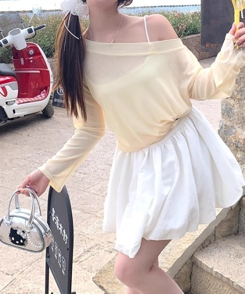 LUCPY(ラクピー)の「シアードレープオフショルダートップス(その他トップス・レディース・ホワイト/ライトブルー/イエロー/パープル・FREE)」の4枚目の写真