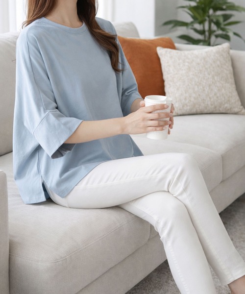 Amulet(アミュレット)の「ゆるっと着てサマになるラフな抜け感◎ワイドシルエットTシャツ(Tシャツ/カットソー・レディース・ブルー/ブラック/ホワイト/グリーン・FREE)」の6枚目の写真
