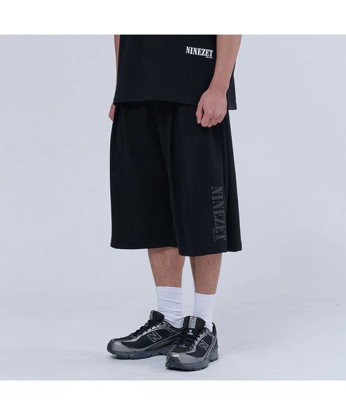 NINEZ(ナインゼット)の「コットンツーピンタックワイドバミューダパンツ (2カラー)(その他パンツ・メンズ・ブラック/ミックスグレー・MEDIUM/LARGE/X-LARGE/2XL)」の1枚目の写真