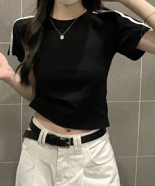 mielu(ミエル)の「クロップドラインデザインTシャツ(Tシャツ/カットソー・レディース・ネイビー/ライトグレー/ブラック・LARGE/MEDIUM)」の1枚目の写真