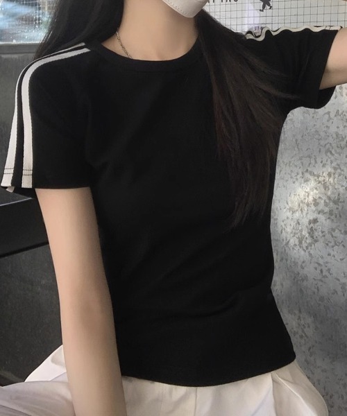 mielu(ミエル)の「クロップドラインデザインTシャツ(Tシャツ/カットソー・レディース・ネイビー/ライトグレー/ブラック・LARGE/MEDIUM)」の5枚目の写真