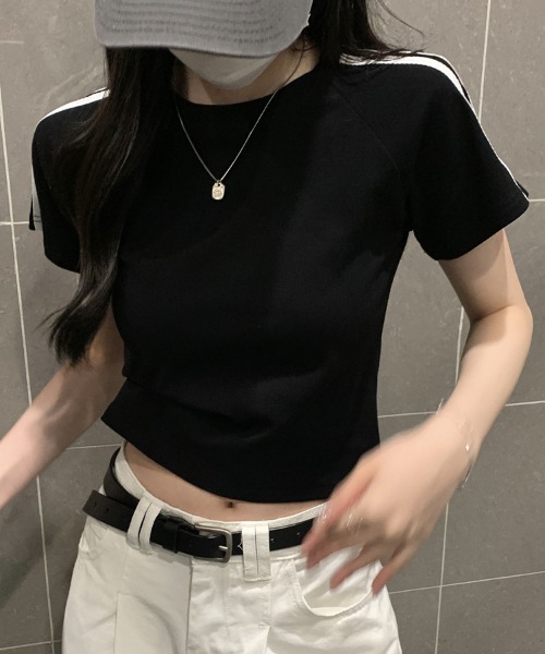 mielu(ミエル)の「クロップドラインデザインTシャツ(Tシャツ/カットソー・レディース・ネイビー/ライトグレー/ブラック・LARGE/MEDIUM)」の7枚目の写真