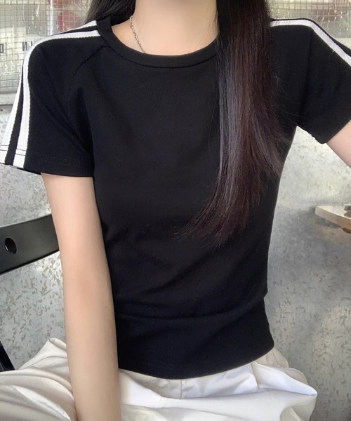 mielu(ミエル)の「クロップドラインデザインTシャツ(Tシャツ/カットソー・レディース・ネイビー/ライトグレー/ブラック・LARGE/MEDIUM)」の8枚目の写真