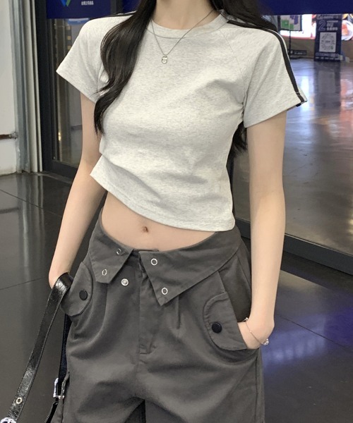 mielu(ミエル)の「クロップドラインデザインTシャツ(Tシャツ/カットソー・レディース・ネイビー/ライトグレー/ブラック・LARGE/MEDIUM)」の11枚目の写真