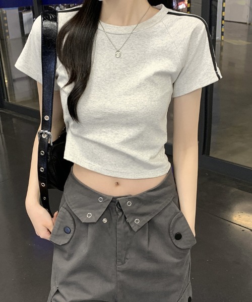 mielu(ミエル)の「クロップドラインデザインTシャツ(Tシャツ/カットソー・レディース・ネイビー/ライトグレー/ブラック・LARGE/MEDIUM)」の12枚目の写真