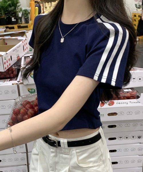 mielu(ミエル)の「クロップドラインデザインTシャツ(Tシャツ/カットソー・レディース・ネイビー/ライトグレー/ブラック・LARGE/MEDIUM)」の17枚目の写真