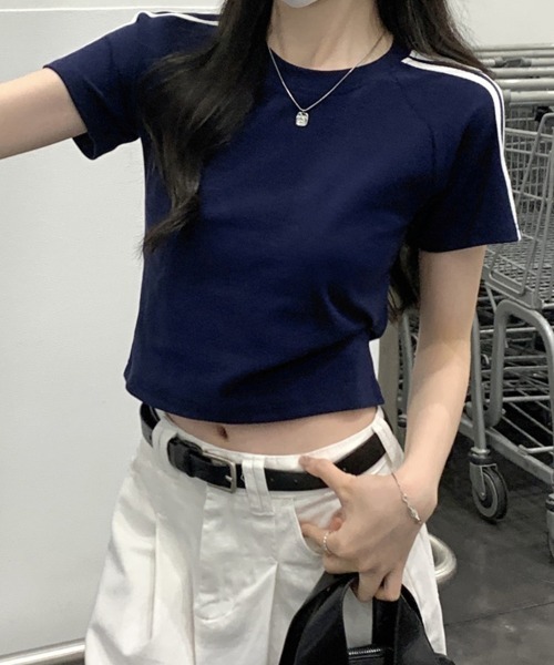 mielu(ミエル)の「クロップドラインデザインTシャツ(Tシャツ/カットソー・レディース・ネイビー/ライトグレー/ブラック・LARGE/MEDIUM)」の18枚目の写真