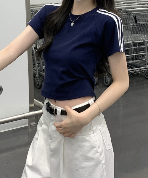 mielu(ミエル)の「クロップドラインデザインTシャツ(Tシャツ/カットソー・レディース・ネイビー/ライトグレー/ブラック・LARGE/MEDIUM)」の19枚目の写真