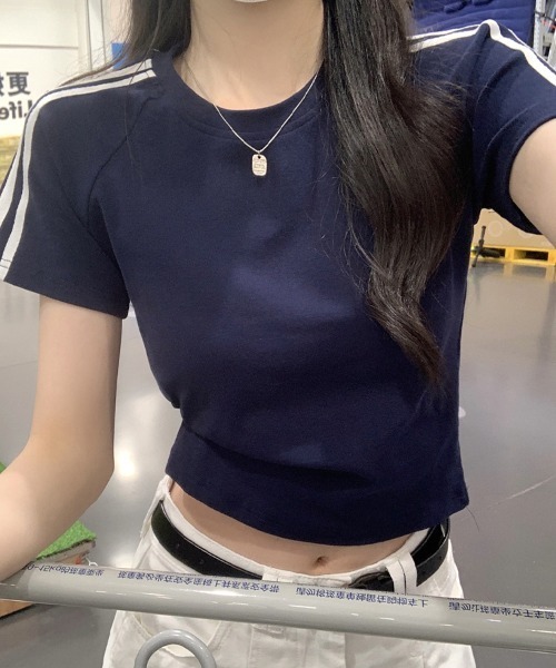 mielu(ミエル)の「クロップドラインデザインTシャツ(Tシャツ/カットソー・レディース・ネイビー/ライトグレー/ブラック・LARGE/MEDIUM)」の21枚目の写真