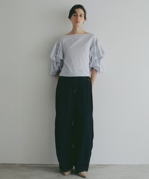 ETRE TOKYO(エトレトウキョウ)の「ボリュームスリーブボートネックブラウス(シャツ/ブラウス・レディース・ブラック/ストライプ/ホワイト・FREE)」の4枚目の写真