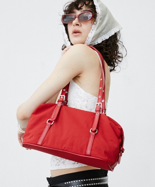 uyu.(ウユ)の「Eyelet Handle Mini Boston Bag / ハトメハンドル ミニボストンバッグ(ボストンバッグ・レディース・レッド/チャコールグレー/ホワイト/ブラック・FREE)」の8枚目の写真