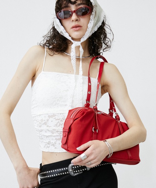 uyu.(ウユ)の「Eyelet Handle Mini Boston Bag / ハトメハンドル ミニボストンバッグ(ボストンバッグ・レディース・レッド/チャコールグレー/ホワイト/ブラック・FREE)」の9枚目の写真