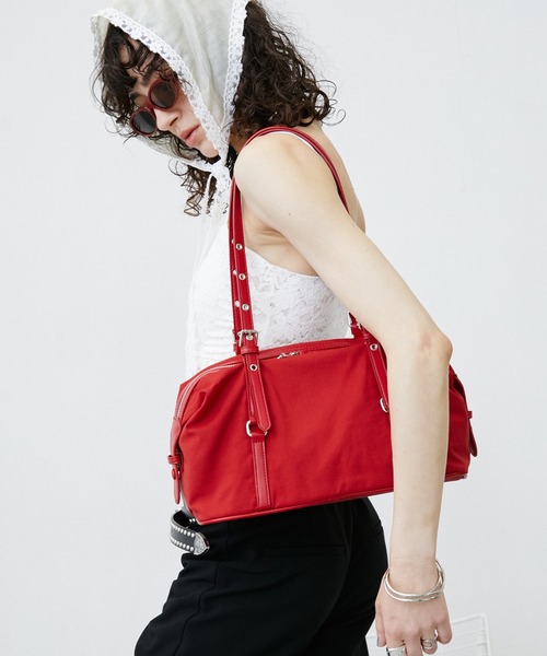 uyu.(ウユ)の「Eyelet Handle Mini Boston Bag / ハトメハンドル ミニボストンバッグ(ボストンバッグ・レディース・レッド/チャコールグレー/ホワイト/ブラック・FREE)」の11枚目の写真