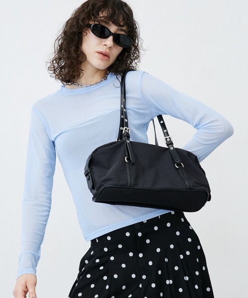 uyu.(ウユ)の「Eyelet Handle Mini Boston Bag / ハトメハンドル ミニボストンバッグ(ボストンバッグ・レディース・レッド/チャコールグレー/ホワイト/ブラック・FREE)」の13枚目の写真