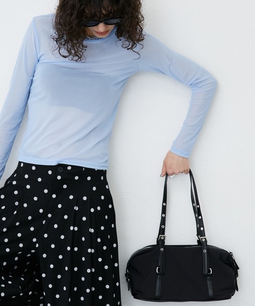 uyu.(ウユ)の「Eyelet Handle Mini Boston Bag / ハトメハンドル ミニボストンバッグ(ボストンバッグ・レディース・レッド/チャコールグレー/ホワイト/ブラック・FREE)」の15枚目の写真
