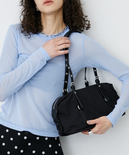 uyu.(ウユ)の「Eyelet Handle Mini Boston Bag / ハトメハンドル ミニボストンバッグ(ボストンバッグ・レディース・レッド/チャコールグレー/ホワイト/ブラック・FREE)」の16枚目の写真