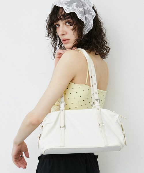 uyu.(ウユ)の「Eyelet Handle Mini Boston Bag / ハトメハンドル ミニボストンバッグ(ボストンバッグ・レディース・レッド/チャコールグレー/ホワイト/ブラック・FREE)」の18枚目の写真