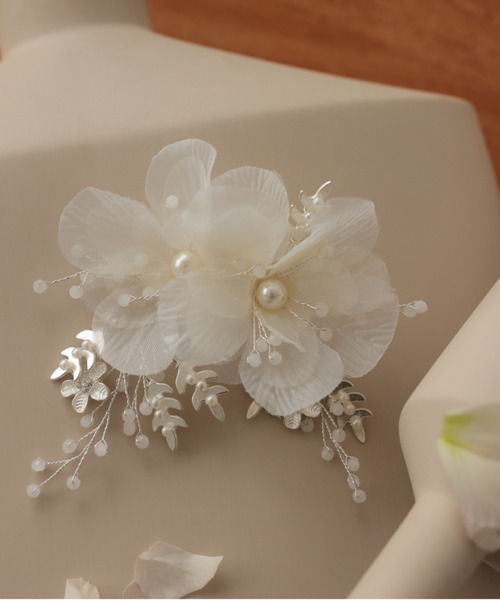 Cupid Heart(キューピッドハート)の「【Cupid Heart】結婚式用!シフォンフルールヘアクリップ(バレッタ/ヘアクリップ・レディース・シルバー・MEDIUM)」の1枚目の写真