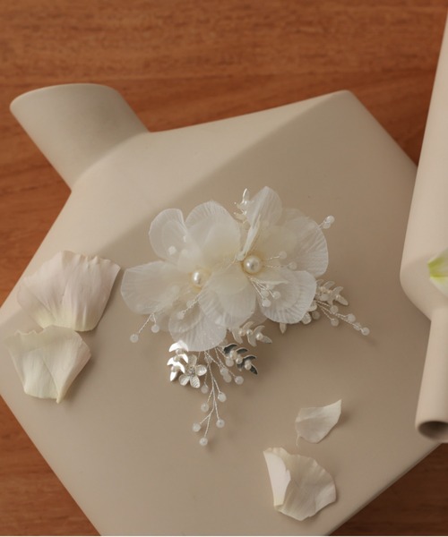 Cupid Heart(キューピッドハート)の「【Cupid Heart】結婚式用!シフォンフルールヘアクリップ(バレッタ/ヘアクリップ・レディース・シルバー・MEDIUM)」の4枚目の写真