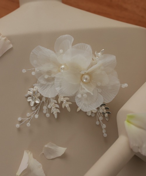 Cupid Heart(キューピッドハート)の「【Cupid Heart】結婚式用!シフォンフルールヘアクリップ(バレッタ/ヘアクリップ・レディース・シルバー・MEDIUM)」の3枚目の写真
