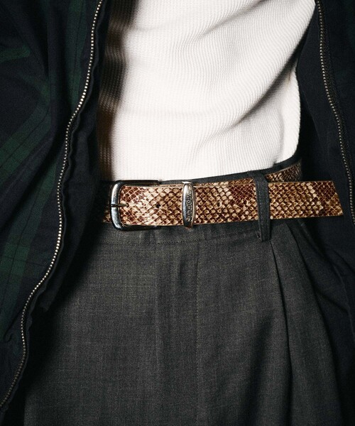 Subciety(サブサエティ)の「Python stamped leather belt(ベルト・メンズ・ブラック・FREE)」の6枚目の写真