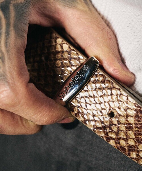 Subciety(サブサエティ)の「Python stamped leather belt(ベルト・メンズ・ブラック・FREE)」の9枚目の写真