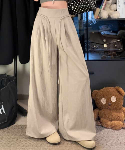 2ly2(トゥーリートゥー)の「ワイドパンツ タックパンツ ウエスト紐 ゆったり イージーパンツ(その他パンツ・レディース・ベージュ/アイボリー/ブラック・FREE)」の3枚目の写真