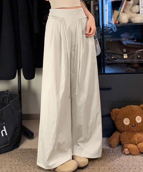 2ly2(トゥーリートゥー)の「ワイドパンツ タックパンツ ウエスト紐 ゆったり イージーパンツ(その他パンツ・レディース・ベージュ/アイボリー/ブラック・FREE)」の2枚目の写真