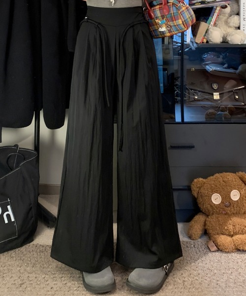 2ly2(トゥーリートゥー)の「ワイドパンツ タックパンツ ウエスト紐 ゆったり イージーパンツ(その他パンツ・レディース・ベージュ/アイボリー/ブラック・FREE)」の1枚目の写真
