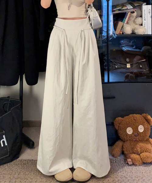 2ly2(トゥーリートゥー)の「ワイドパンツ タックパンツ ウエスト紐 ゆったり イージーパンツ(その他パンツ・レディース・ベージュ/アイボリー/ブラック・FREE)」の4枚目の写真