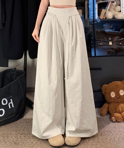 2ly2(トゥーリートゥー)の「ワイドパンツ タックパンツ ウエスト紐 ゆったり イージーパンツ(その他パンツ・レディース・ベージュ/アイボリー/ブラック・FREE)」の8枚目の写真