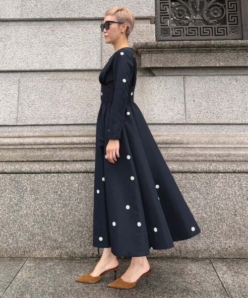 JENNE(ジェンヌ)の「日本製ドットドレス(ワンピース・レディース・ネイビー/ブラック・MEDIUM/SMALL/LARGE)」の5枚目の写真