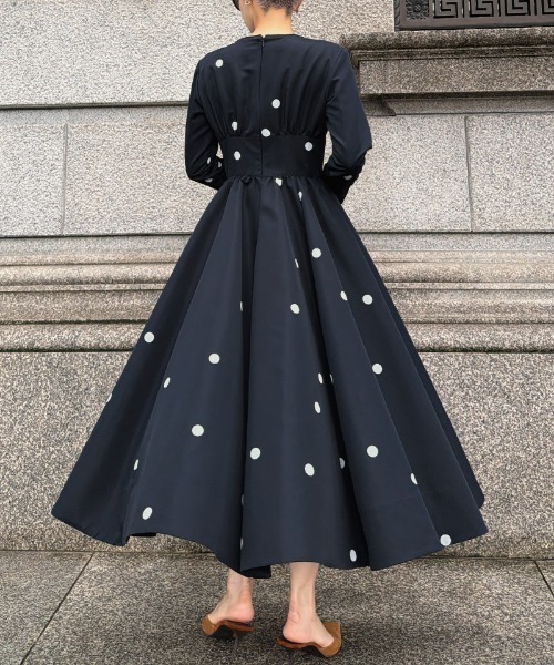 JENNE(ジェンヌ)の「日本製ドットドレス(ワンピース・レディース・ネイビー/ブラック・MEDIUM/SMALL/LARGE)」の6枚目の写真