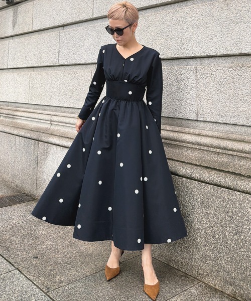 JENNE(ジェンヌ)の「日本製ドットドレス(ワンピース・レディース・ネイビー/ブラック・MEDIUM/SMALL/LARGE)」の9枚目の写真