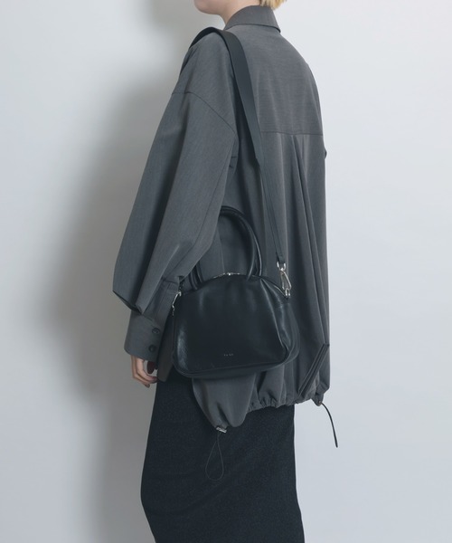 YArKA（ヤーカ）の「【YArKA/ヤーカ】real leather sharp & soft mix nuance boston bag S [sas1] / 直曲線のニュアンスボストンバッグ（ショルダーバッグ・レディース・ブラック・FREE）」の10枚目の写真