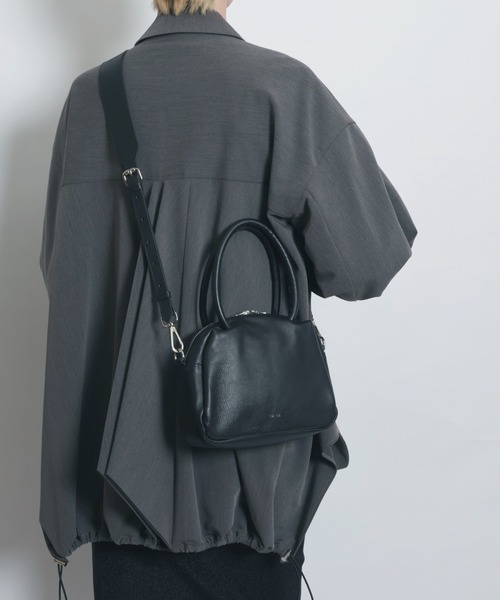 YArKA（ヤーカ）の「【YArKA/ヤーカ】real leather sharp & soft mix nuance boston bag S [sas1] / 直曲線のニュアンスボストンバッグ（ショルダーバッグ・レディース・ブラック・FREE）」の12枚目の写真