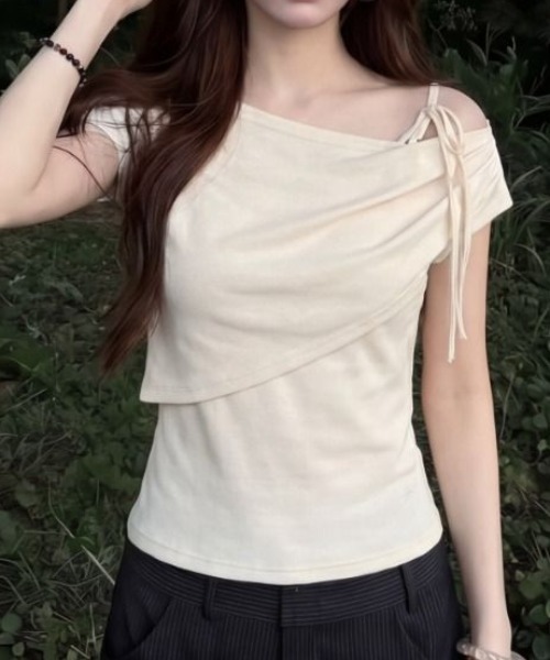LUCPY（ラクピー）の「アシンメトリーシャーリング半袖トップス（その他トップス・レディース・ホワイト・SMALL/X-LARGE/LARGE/MEDIUM）」の2枚目の写真
