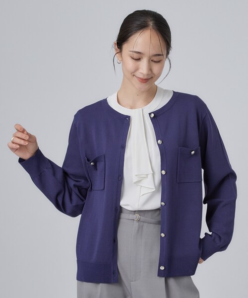 SHOO・LA・RUE(シューラルー)の「【洗濯機可/S-LL】金ボタンが上品に。さらさらタッチカーディガン(カーディガン/ボレロ・レディース・ボルドー/ブルー系その他/ブラック/ライトグレー・04/03/02/01)」の17枚目の写真